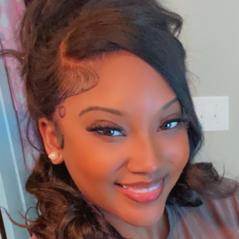 Meet your Posher, Lady of Fashion